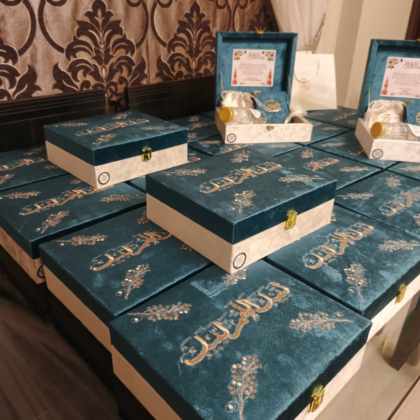 Wooden velvet excuiset Embroidered box