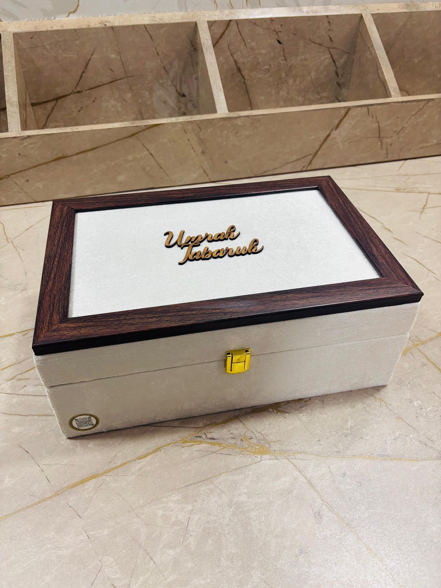 Umrah Tabbaruk Wooden Velvet Luxury Gift Set