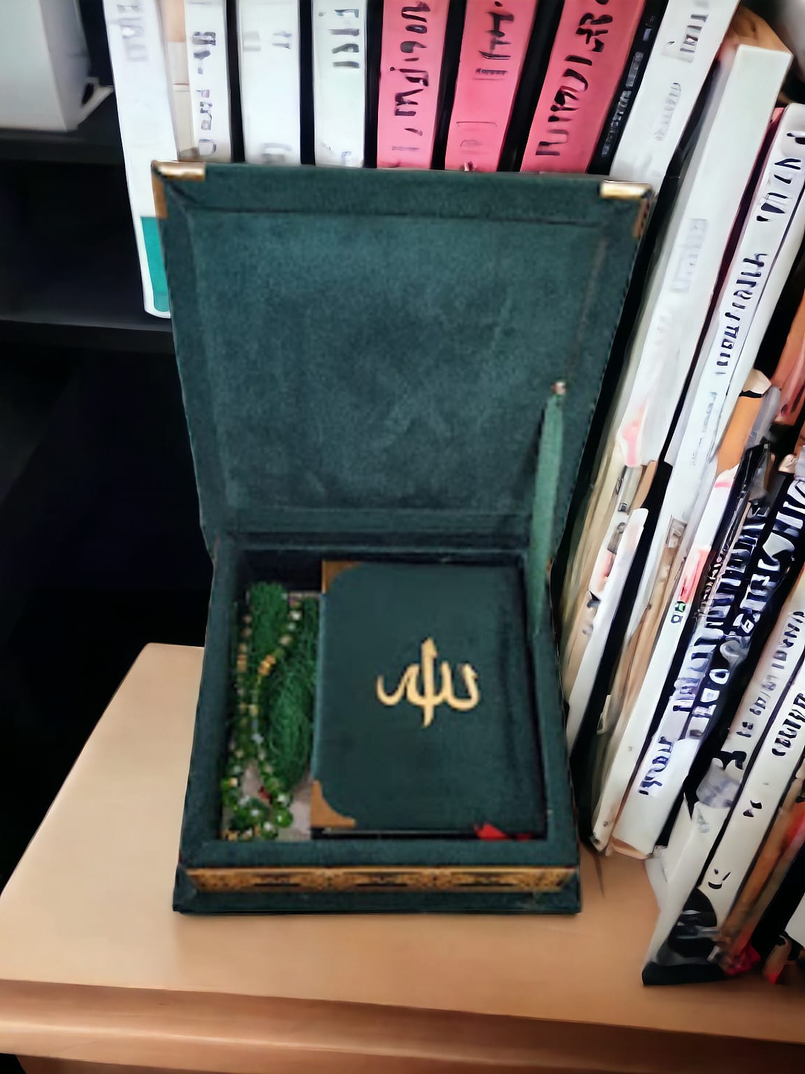 Velvet Cover Quran Elegent special design box With 33 Beats Tasbeeh Same Color Cap and Ittar