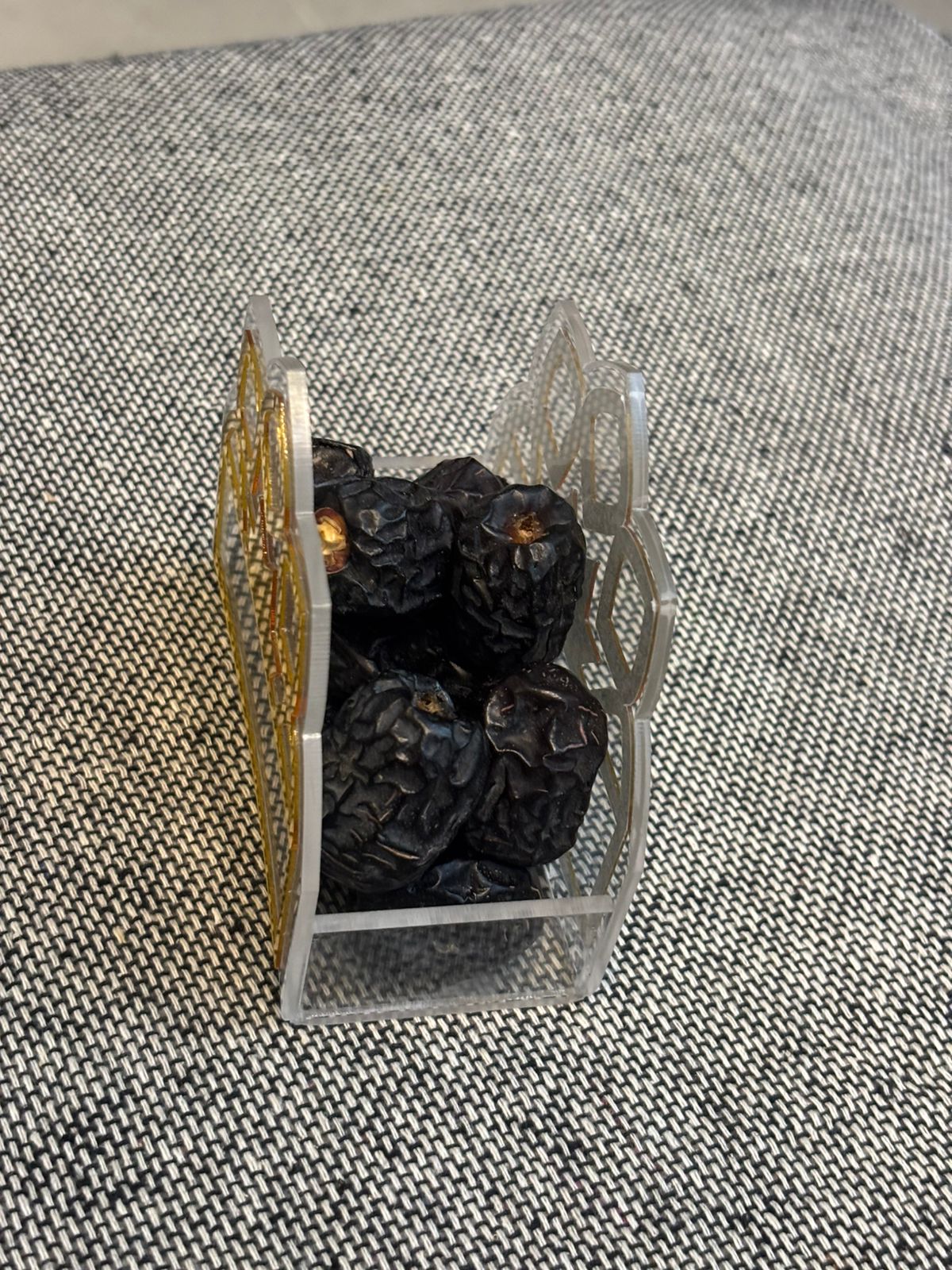 Acrylic Dates Mini Basket 6 sets with ajwa khajoor