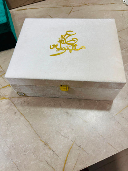 Hajj & Umrah Tabarrukh Wooden Velvet Gift Set