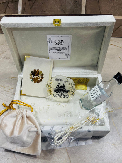 Umrah Tabbaruk Wooden Velvet Luxury Gift Set